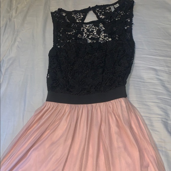 Black lace top and pink bottom dress - Picture 4 of 5